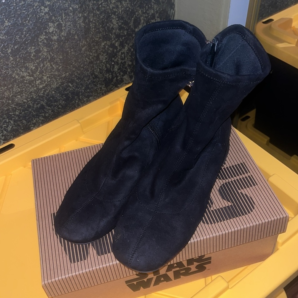 Round Toe Boots - Picture 2 of 5